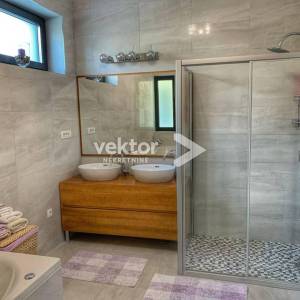 Kastav, moderna kuća s bazenom