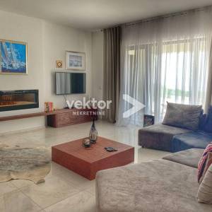 Kastav, moderna kuća s bazenom