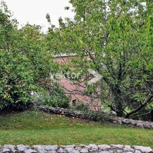 Kastav, obiteljska kuća s velikom okućnicom