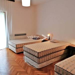 Kastav, obiteljska kuća s velikom okućnicom