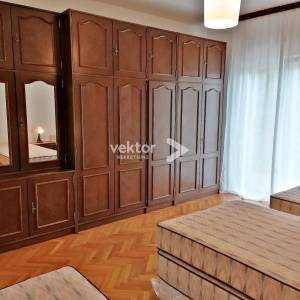 Kastav, obiteljska kuća s velikom okućnicom