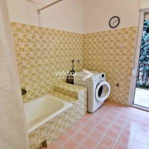 Kastav, obiteljska kuća s velikom okućnicom