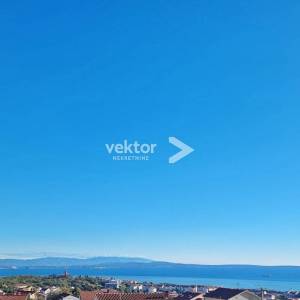 Kastav, obiteljska kuća sa dva stana, okućnica, pogled na more