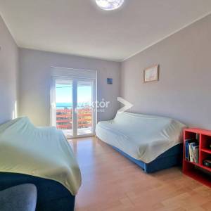 Kastav, obiteljska kuća sa dva stana, okućnica, pogled na more