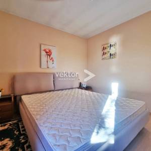 Kastav, obiteljska kuća sa dva stana, okućnica, pogled na more