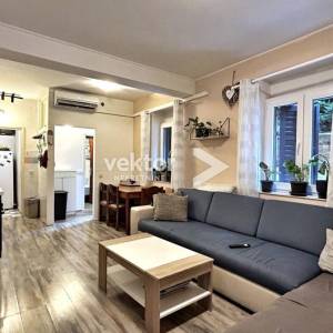 Kastav, obiteljska kuća sa dva stana i pogledom na more