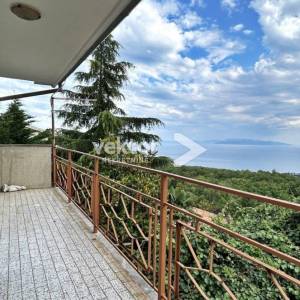 Kastav, obiteljska kuća sa dva stana i pogledom na more