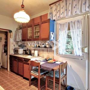 Kastav, obiteljska kuća sa dva stana i pogledom na more