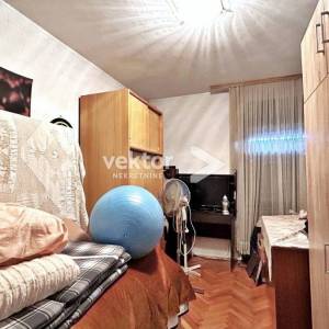 Kastav, obiteljska kuća sa dva stana i pogledom na more