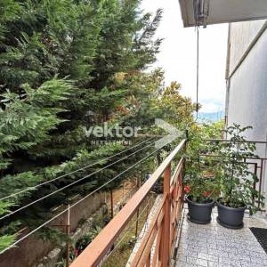 Kastav, obiteljska kuća sa dva stana i pogledom na more