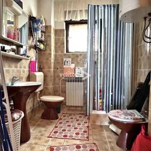 Kastav, obiteljska kuća sa dva stana i pogledom na more