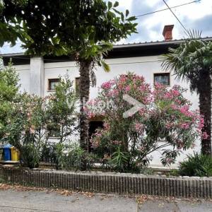 Kastav, obiteljska kuća sa dva stana i pogledom na more