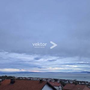 Kastav, samostojeća kuća s tri stana i pogledom na more