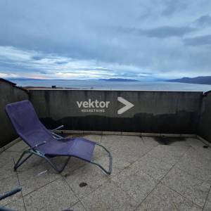 Kastav, samostojeća kuća s tri stana i pogledom na more