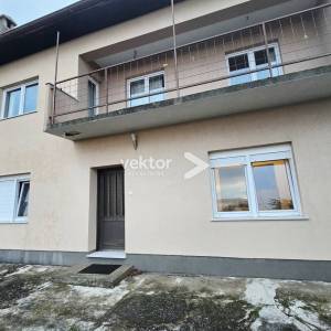 Kastav, samostojeća kuća s tri stana i pogledom na more