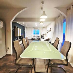 Kastav, samostojeća kuća s tri stana i pogledom na more