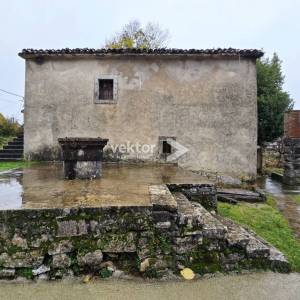 Kastav, samostojeća starina, 900m2 parcela 