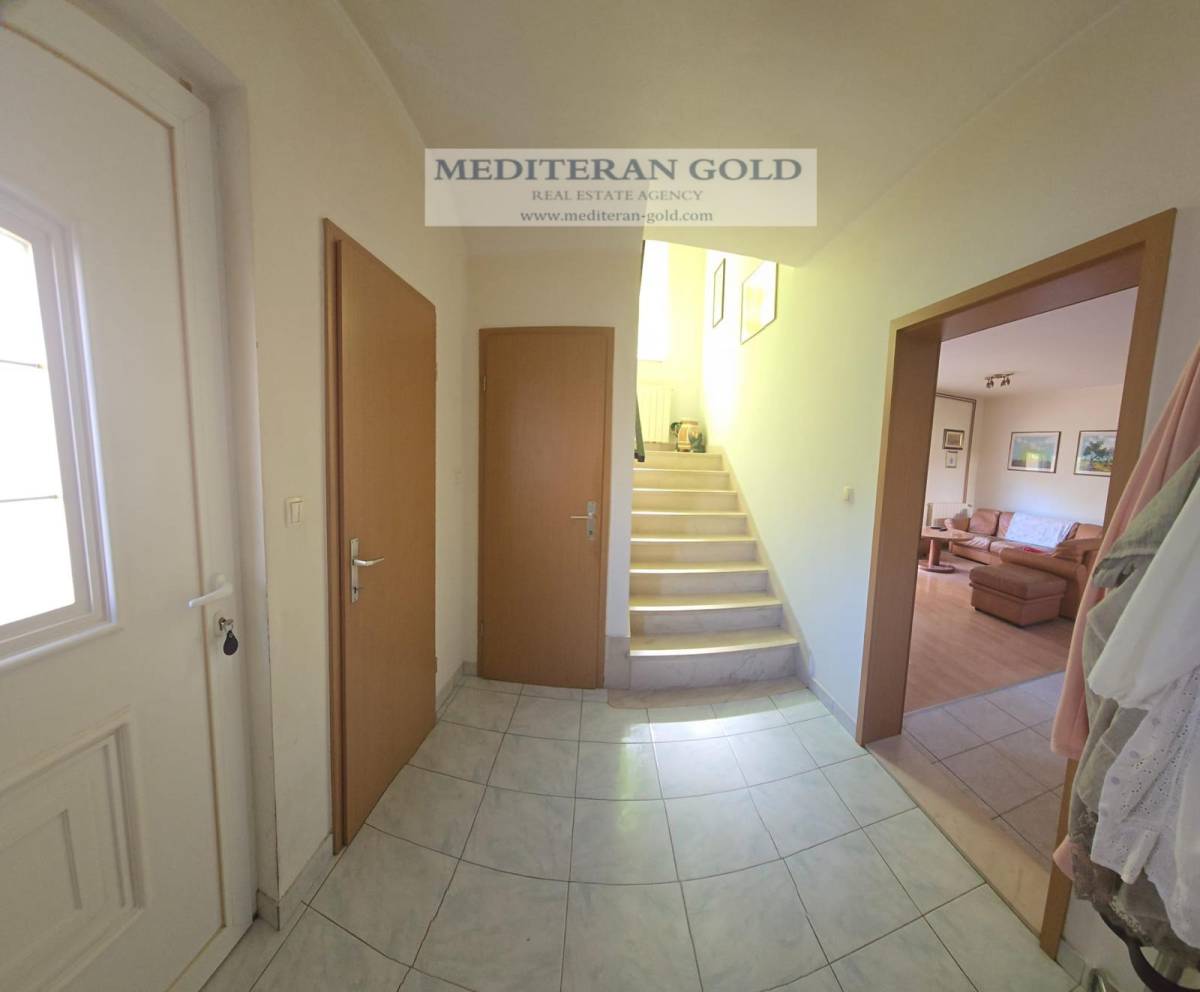 Kaštel Lukšić, kuća u nizu za prodaju