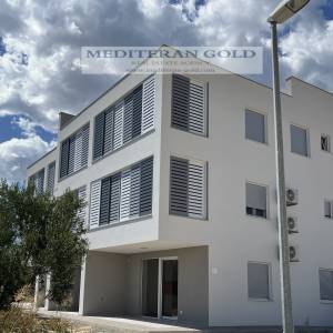 Kaštel Štafilić, novogradnja, trosoban stan blizu mora