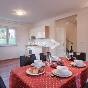 Kaštelir, kuća novije gradnje sa bazenom