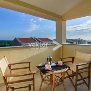 Kaštelir, kuća novije gradnje sa bazenom