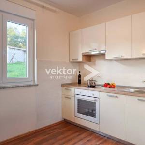 Kaštelir, kuća novije gradnje sa bazenom