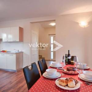 Kaštelir, kuća novije gradnje sa bazenom