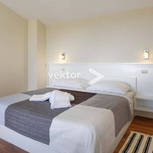 Kaštelir, kuća novije gradnje sa bazenom