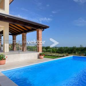 Kaštelir, kuća novije gradnje sa bazenom