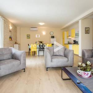 Kaštelir, kuća s bazenom