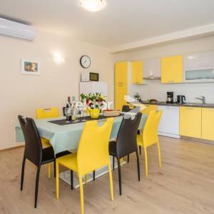 Kaštelir, kuća s bazenom