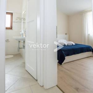 Kaštelir, kuća s bazenom