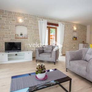 Kaštelir, kuća s bazenom