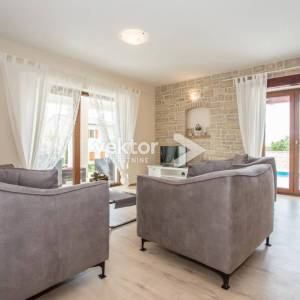 Kaštelir, kuća s bazenom