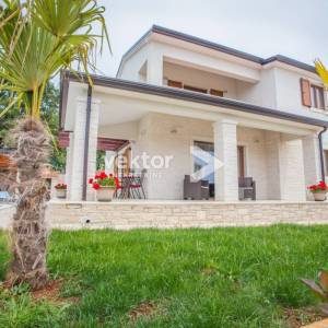 Kaštelir, kuća s bazenom