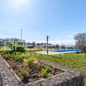 Kaštelir - Moderna prizemnica s bazenom i pametnim sustavom upravljanja