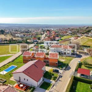 Kaštelir - Moderna prizemnica s bazenom i pametnim sustavom upravljanja