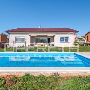 Kaštelir - Moderna prizemnica s bazenom i pametnim sustavom upravljanja