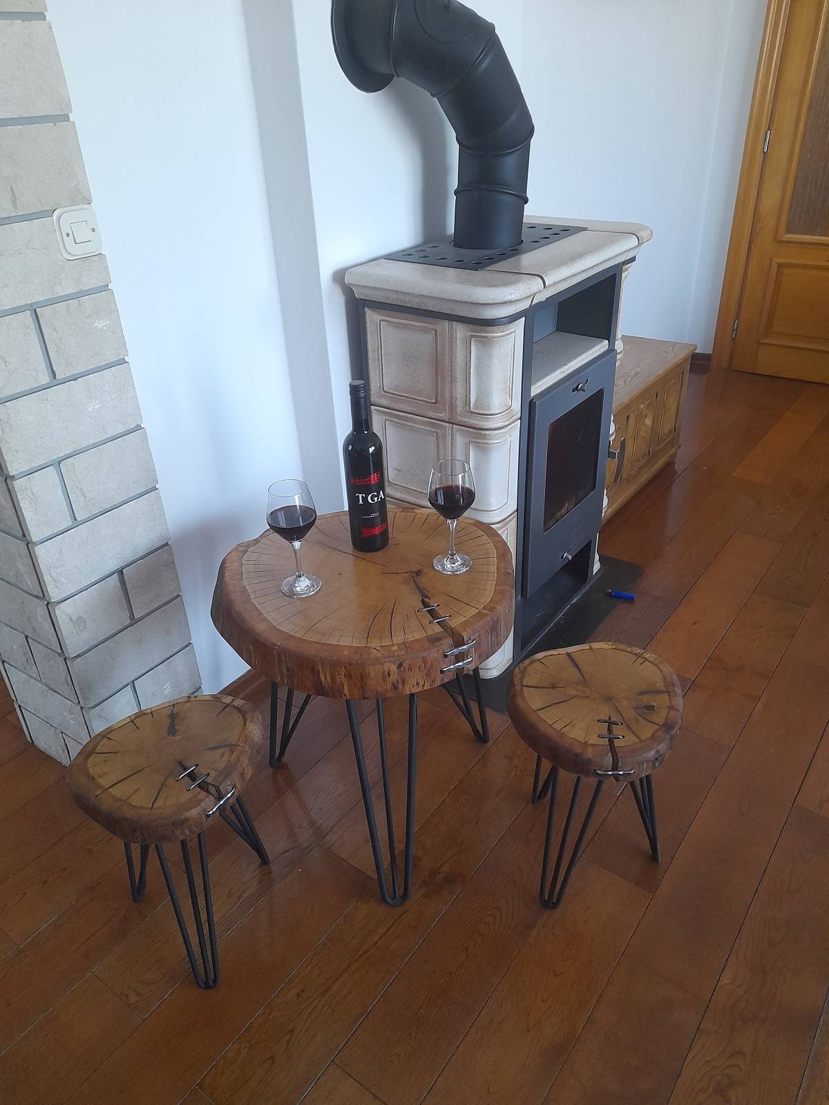 Komplet stolić i 4 stolčića