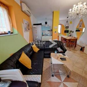 Kornić, 3-soban stan, 500m do plaže