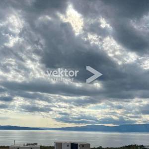 Kostrena, kuća novije gradnje sa četiri stana, otvoren pogled na more