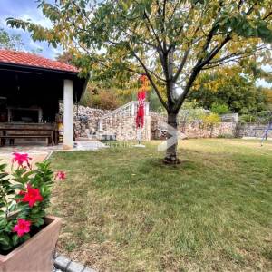 Kostrena, kuća novije gradnje sa četiri stana, otvoren pogled na more