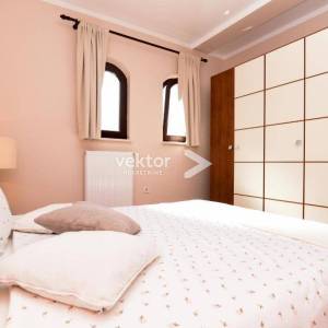 Kostrena, kuća novije gradnje sa četiri stana, otvoren pogled na more