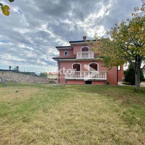 Kostrena, kuća novije gradnje sa četiri stana, otvoren pogled na more