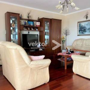 Kostrena, kuća novije gradnje sa četiri stana, otvoren pogled na more