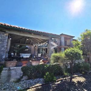 Kostrena, šarmantna kuća s uređenom okućnicom i bazenom, pogled