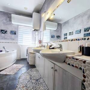 Kostrena, šarmantna kuća s uređenom okućnicom i bazenom, pogled