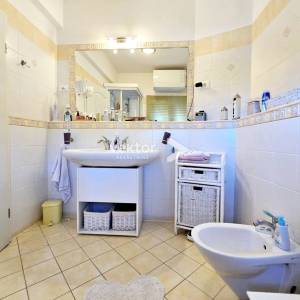 Kostrena, šarmantna kuća s uređenom okućnicom i bazenom, pogled