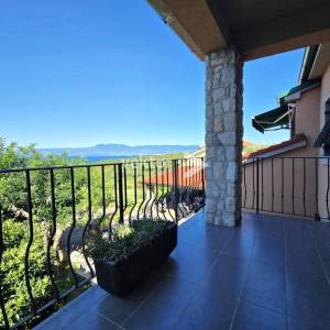 Kostrena, šarmantna kuća s uređenom okućnicom i bazenom, pogled