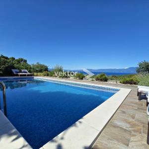 Kostrena, šarmantna kuća s uređenom okućnicom i bazenom, pogled